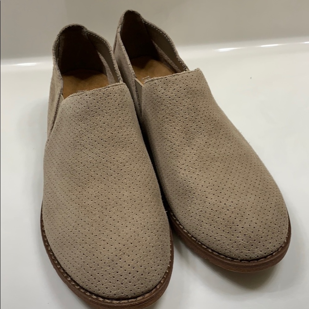 Women’s slip on shoes